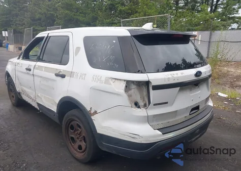 2016 Ford Police Interceptor z USA, uszkodzony, nr VIN 1FM5K8AR9GGC42360